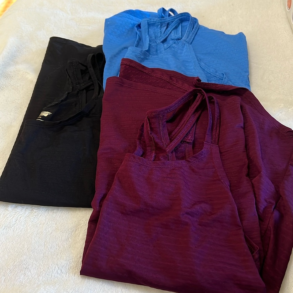 (3) workout tanks